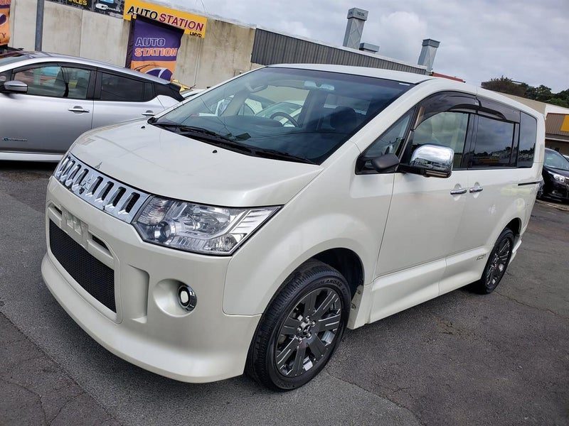 2012 Mitsubishi Delica D:5, photo 3