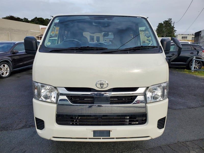 2020 Toyota Hiace, photo 2