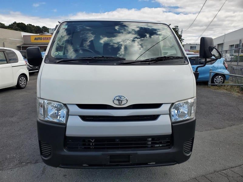 2019 Toyota Hiace, photo 2
