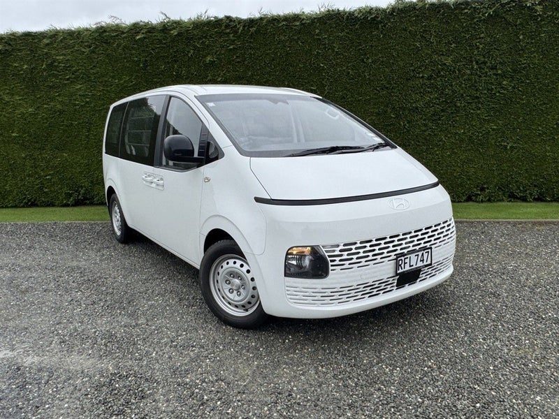 2025 Hyundai Staria 2.2TD 9-seat coach