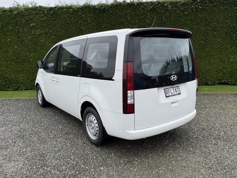 2025 Hyundai Staria 2.2TD 9-seat coach, photo 2