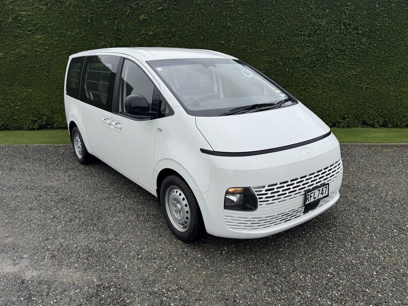 2025 Hyundai Staria 2.2TD 9-seat coach, photo 3