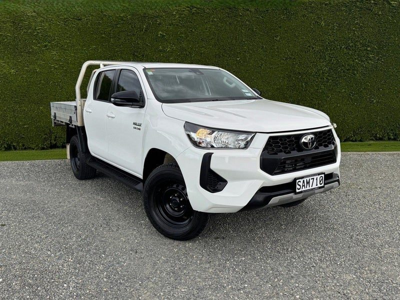 2024 Toyota Hilux SR 2.8TD 4X4 D/cab auto flatdeck