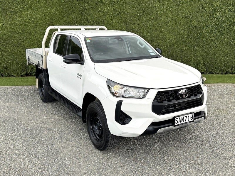 2024 Toyota Hilux SR 2.8TD 4X4 D/cab auto flatdeck, photo 3