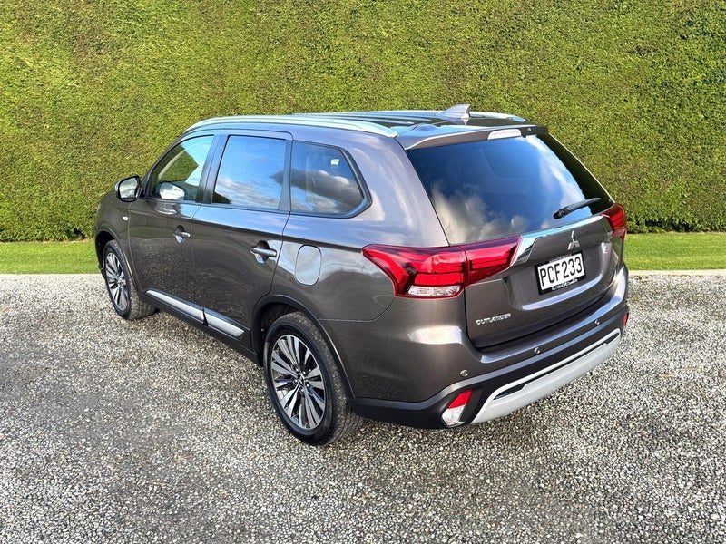 2022 Mitsubishi Outlander LS 7 Seater, photo 2