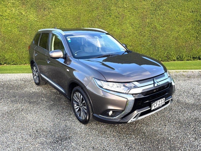2022 Mitsubishi Outlander LS 7 Seater, photo 3