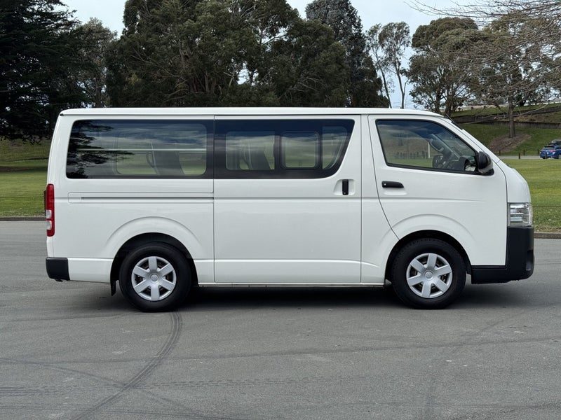 2015 Toyota Hiace Zl Td 3.0D Mini-Bus, photo 2