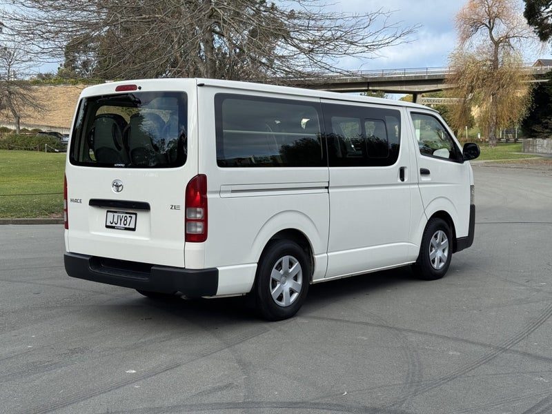 2015 Toyota Hiace Zl Td 3.0D Mini-Bus, photo 3
