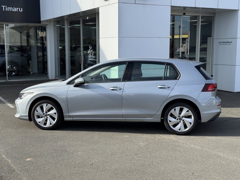 2025 Volkswagen Golf Life, photo 2