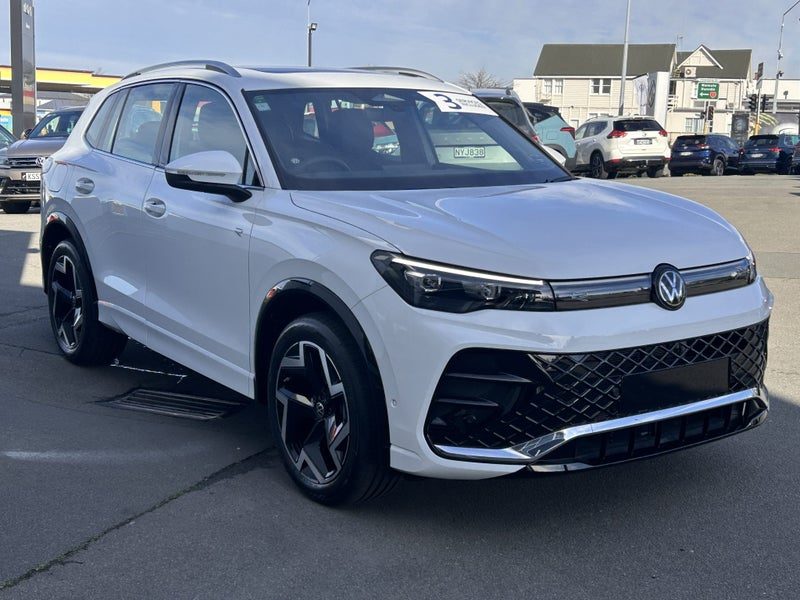 2026 Volkswagen Tiguan TSI R-Line Touring Package, photo 3