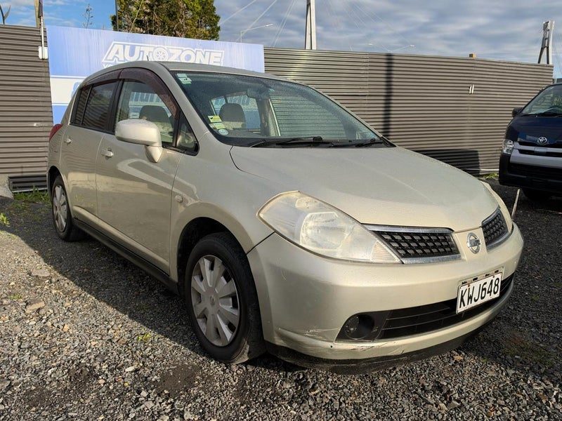 2005 Nissan Tiida, photo 2