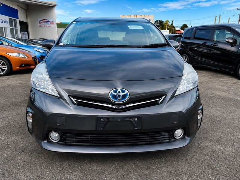 2012 Toyota Prius Alpha, photo 2