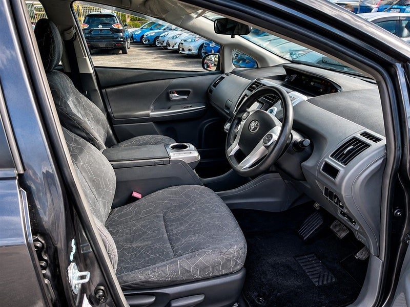 2012 Toyota Prius Alpha, photo 3