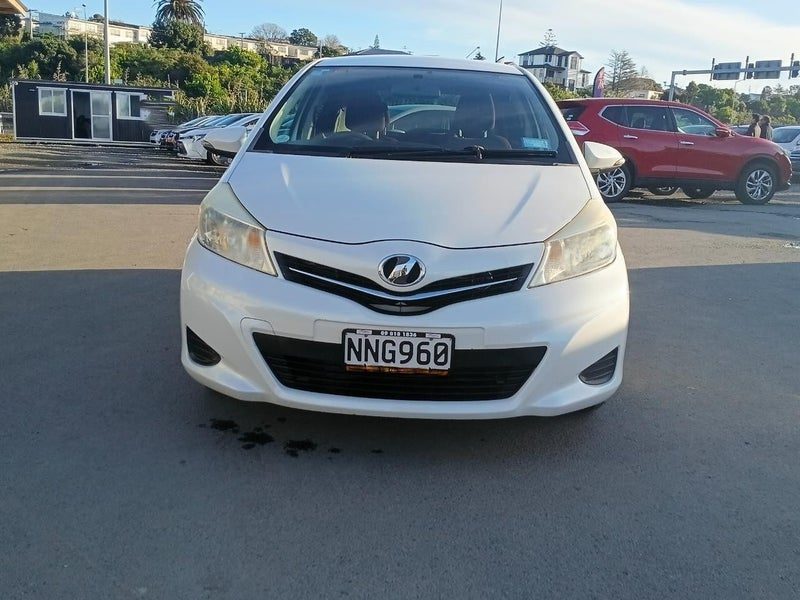 2012 Toyota Vitz, main photo