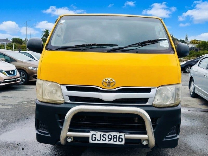 2012 Toyota Hiace Diesel, photo 2