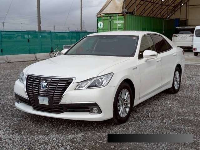 2015 Toyota Crown Hybrid, photo 2