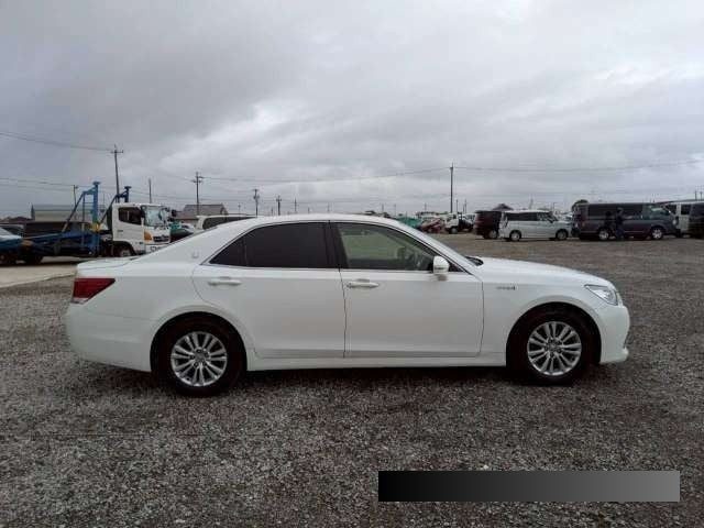 2015 Toyota Crown Hybrid, photo 3