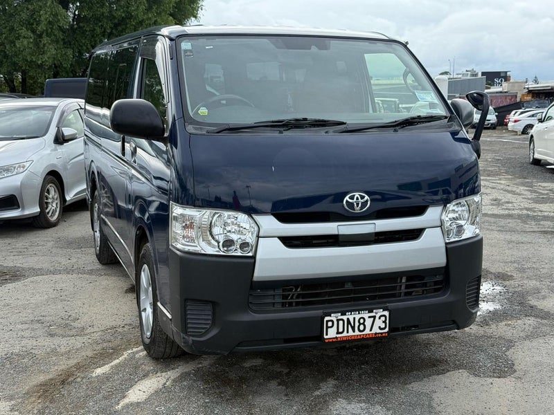 2018 Toyota Hiace 2.8 DIESEL**6 SEATER**, photo 2