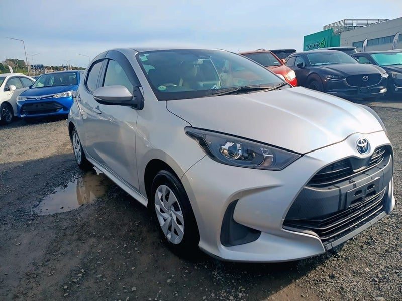 2020 Toyota Yaris HYBRID X, photo 2