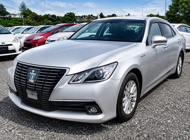 2013 Toyota Crown Royal Saloon, photo 3