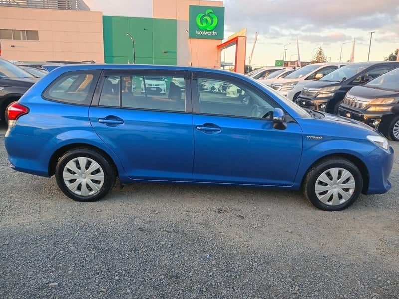 2016 Toyota Corolla Fielder Hybrid, photo 3