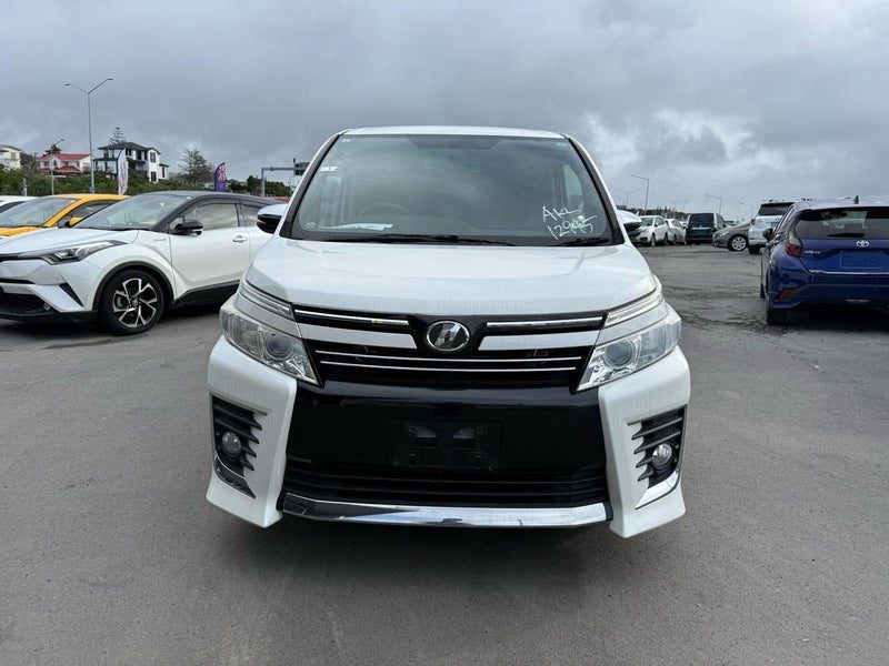 2015 Toyota Voxy, photo 3