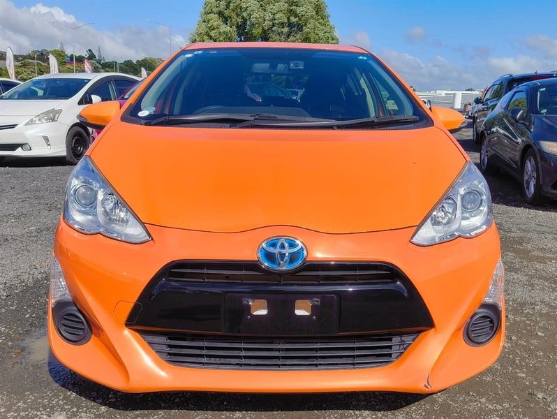 2015 Toyota Aqua G Push Start, photo 2