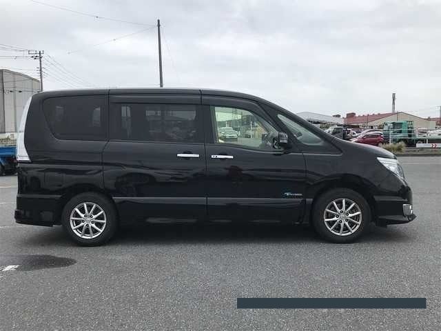 2015 Nissan Serena, photo 3