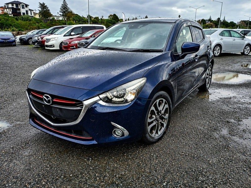 2015 Mazda Demio, photo 2
