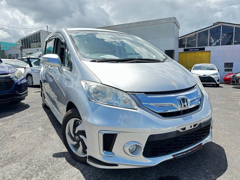 2015 Honda Freed **Hybrid**, photo 2
