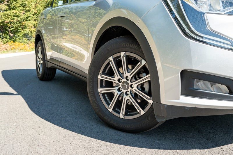 2025 Mahindra XUV700 AX7L, photo 2