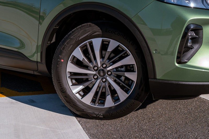 2026 Ford Escape Titanium 2.5 L Hybrid, photo 2