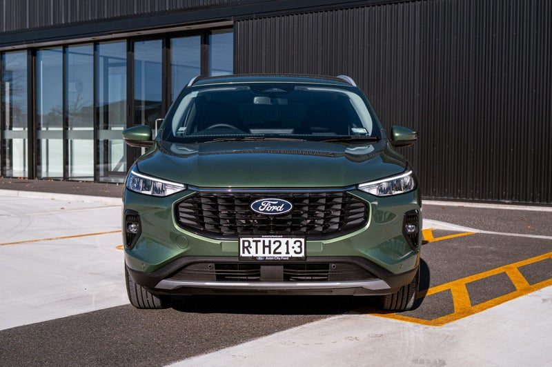 2026 Ford Escape Titanium 2.5 L Hybrid, photo 3