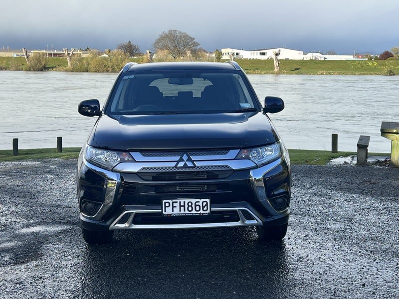 2022 Mitsubishi Outlander LS, photo 2
