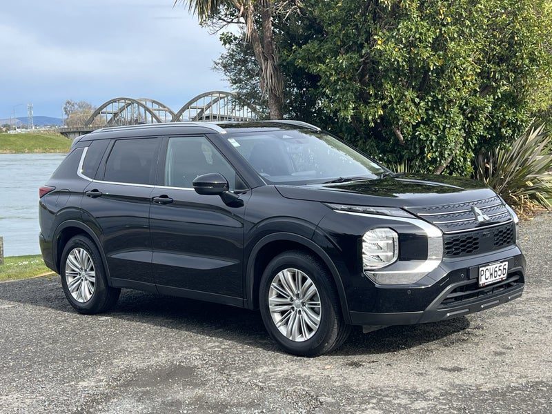2022 Mitsubishi Outlander LS