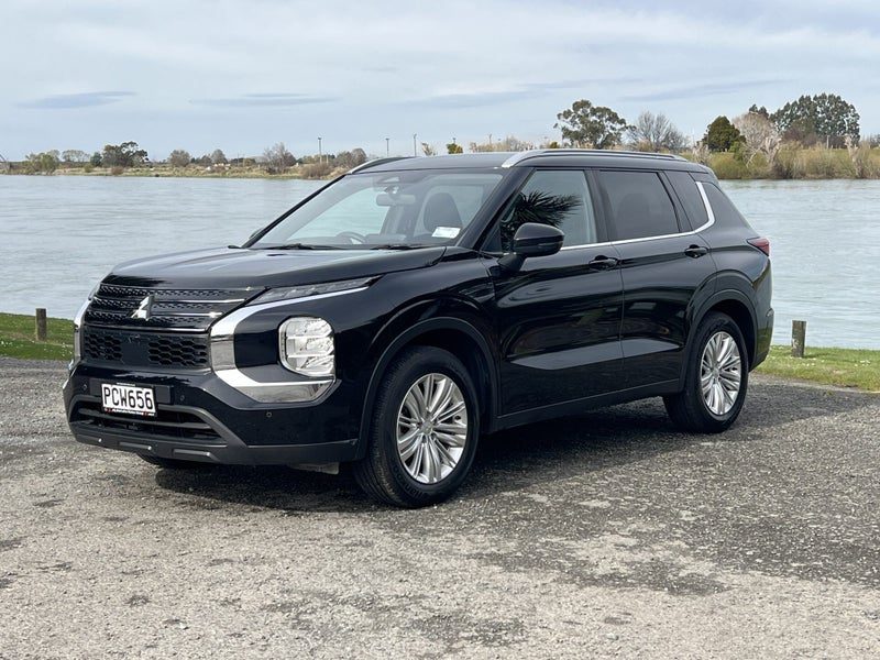2022 Mitsubishi Outlander LS, photo 3