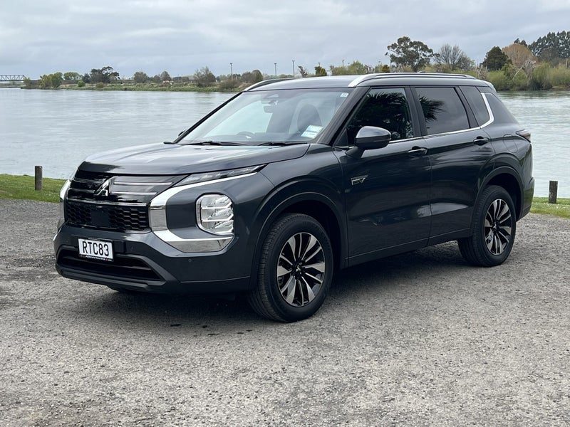 2026 Mitsubishi Outlander PHEV LS 4WD, photo 3