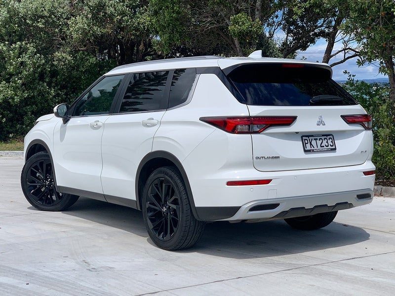 2022 Mitsubishi Outlander XLS 7 Seater, photo 2