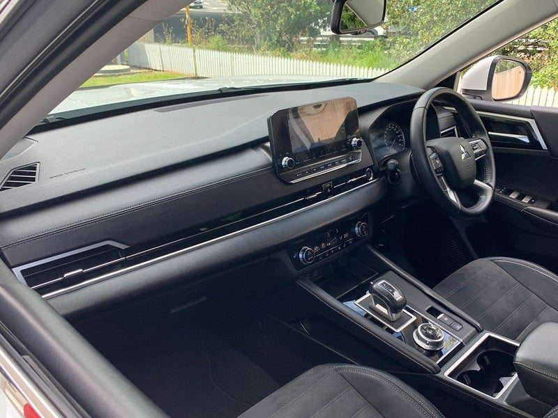 2022 Mitsubishi Outlander XLS 7 Seater, photo 3