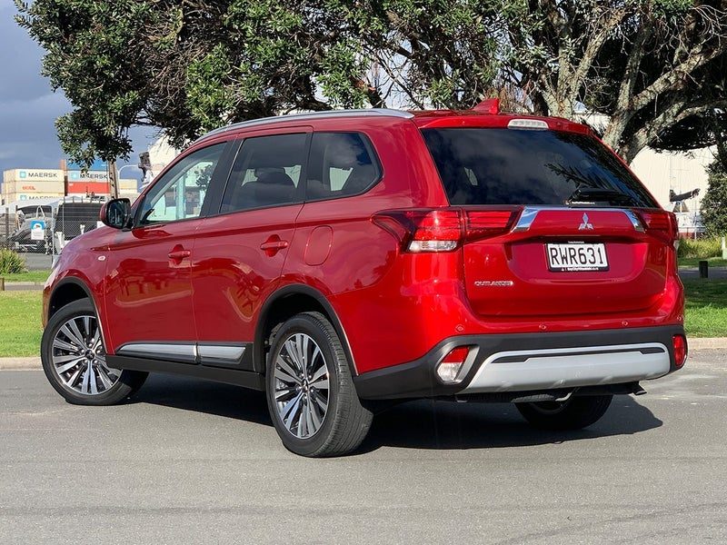 2022 Mitsubishi Outlander LS 2.4L Petrol 7 Seater, photo 2