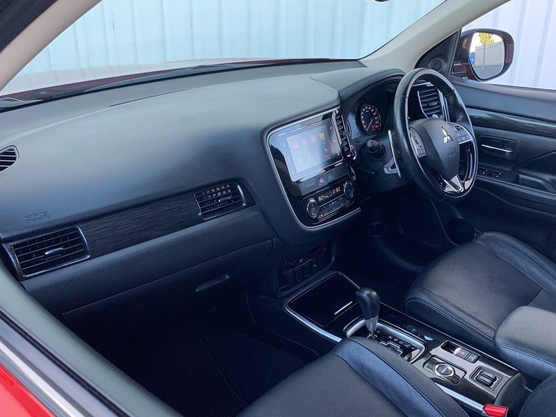 2017 Mitsubishi Outlander VRX 7 Seater, photo 3
