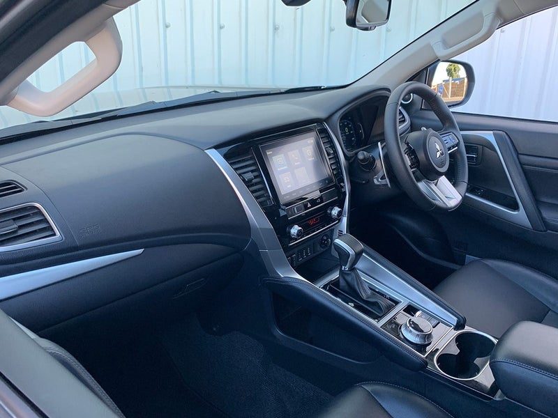 2026 Mitsubishi Pajero Sport VRX 7 Seater, photo 3