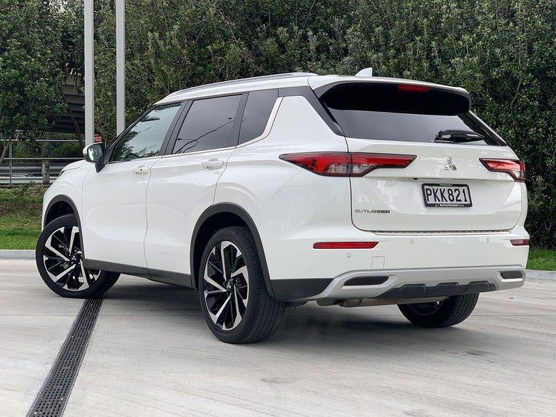 2022 Mitsubishi Outlander XLS 7 Seater, photo 2