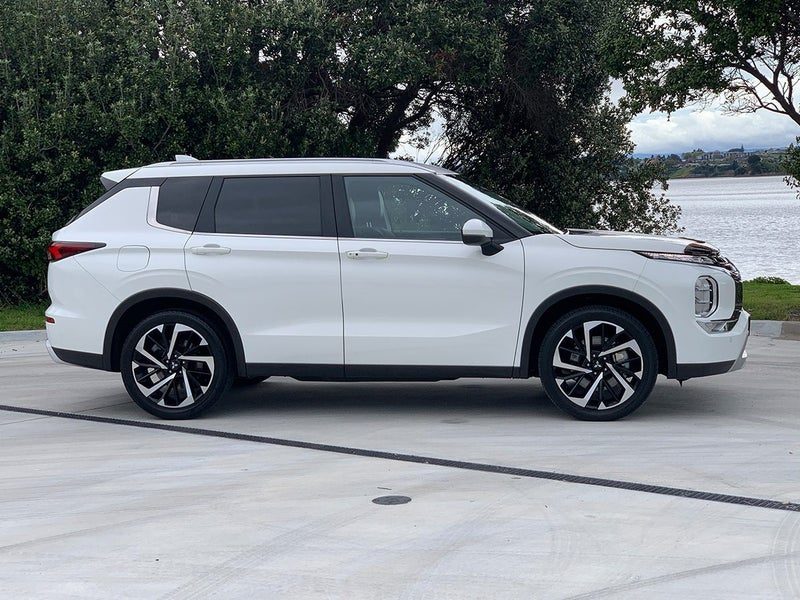 2022 Mitsubishi Outlander XLS 7 Seater, photo 3