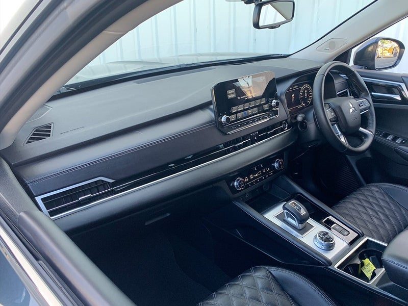 2025 Mitsubishi Outlander VRX 7 Seater, photo 3