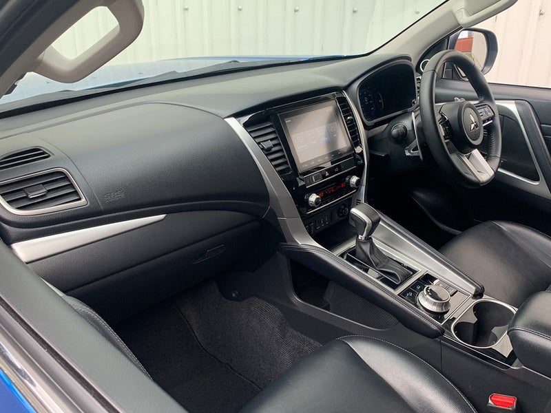 2024 Mitsubishi Pajero Sport VRX 7 Seater, photo 3