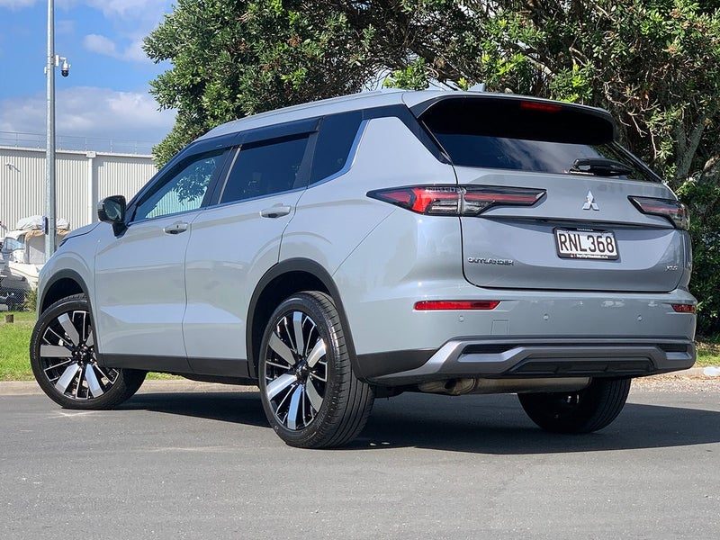 2025 Mitsubishi Outlander XLS 7 Seater, photo 2