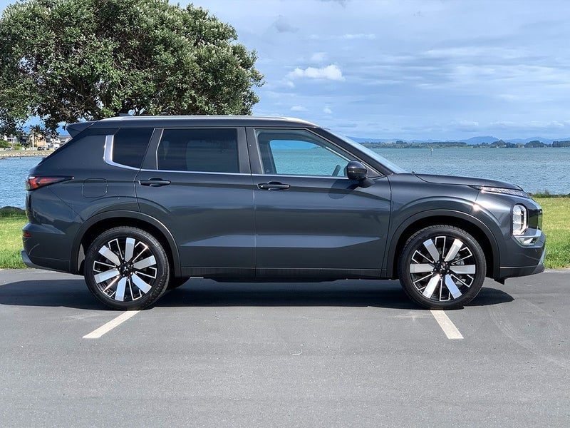 2025 Mitsubishi Outlander XLS 7 Seater, photo 2