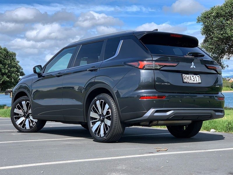 2025 Mitsubishi Outlander XLS 7 Seater, photo 3