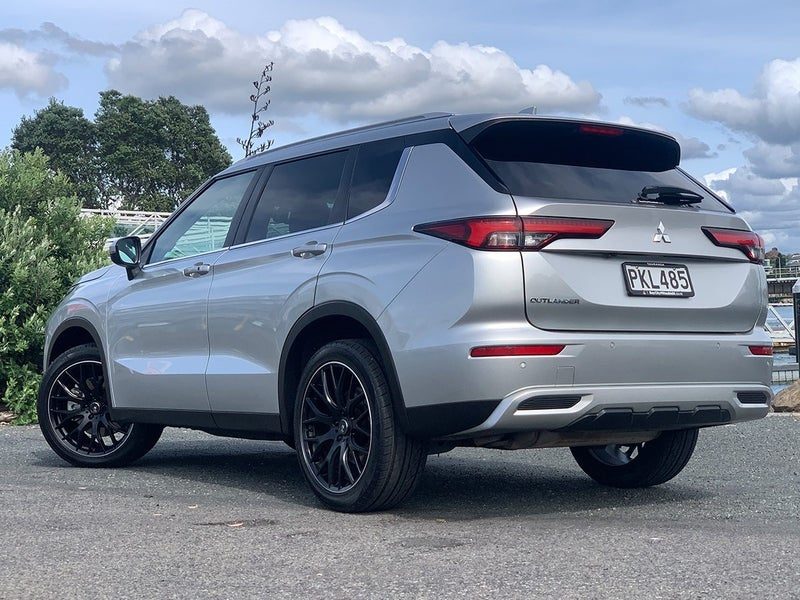 2022 Mitsubishi Outlander XLS 7 Seater, photo 2